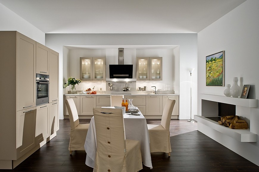 Kasjmier keukenwand met klassiek ontwerp en kader fronten