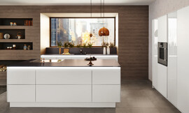 De Ballerina BlackLine keuken combineert puristisch ontwerp met hoogwaardige uitrusting. Deze luxe, greeploze keuken straalt dankzij de matte en hoogglans, lichte fronten. Met een stijlvol eiland en keukenblok is dit een designparel. Zuordnung: Stil Moderne keukens, Planungsart Keuken met keukeneiland