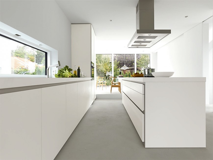 Greeploze design keuken b1 met eiland in het wit (bulthaup)