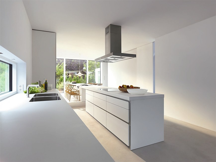 Greeploze design keuken b1 wit met eiland en eetbar (bulthaup)