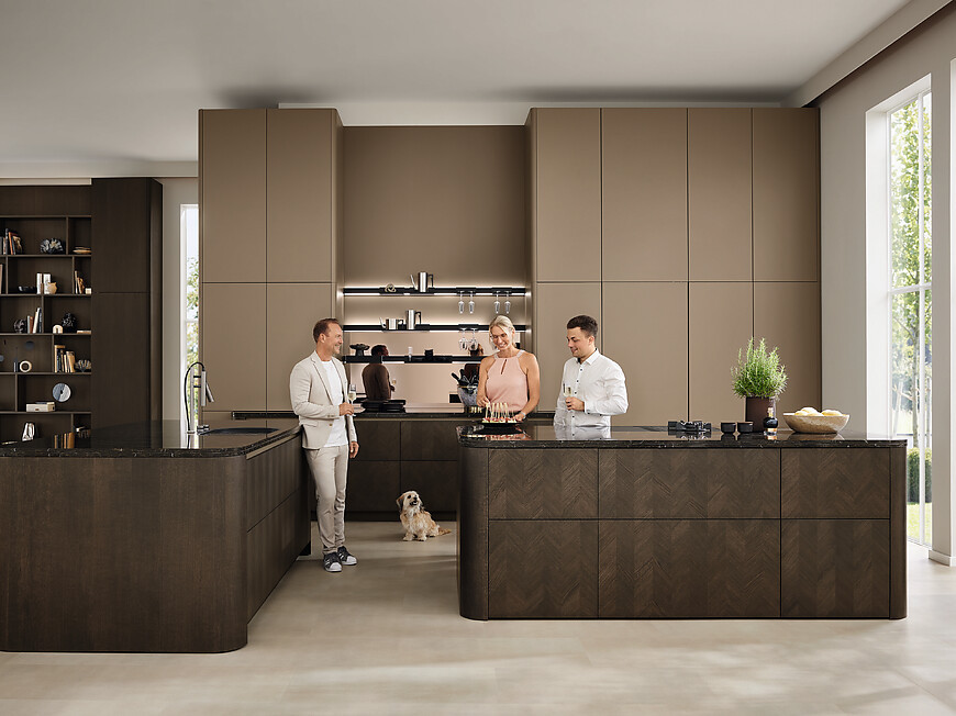 Moderne keuken met twee kookeilanden (Ballerina Keukens)